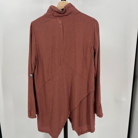 Striped Button-Up Women's Top - Picture 7 of 9